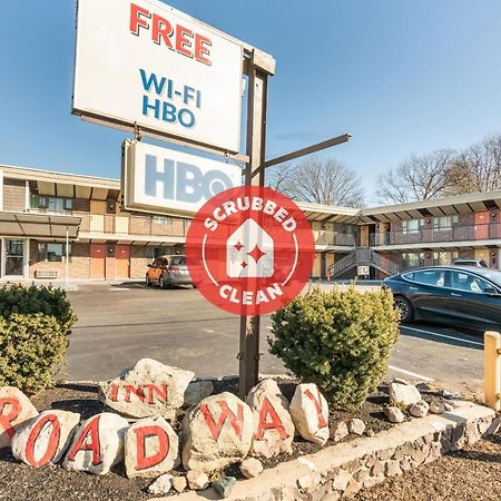 OYO Hotel Malden MA Broadway Buitenkant foto