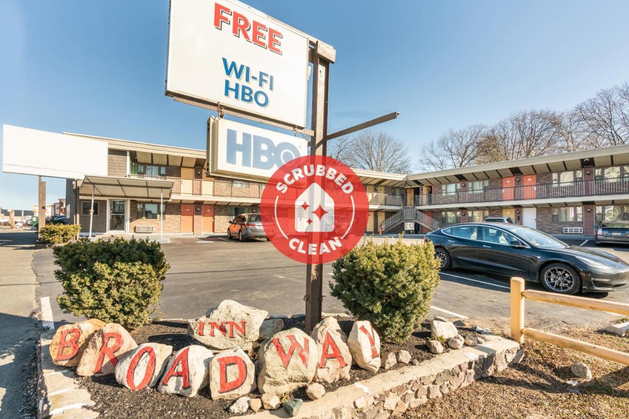 OYO Hotel Malden MA Broadway Buitenkant foto