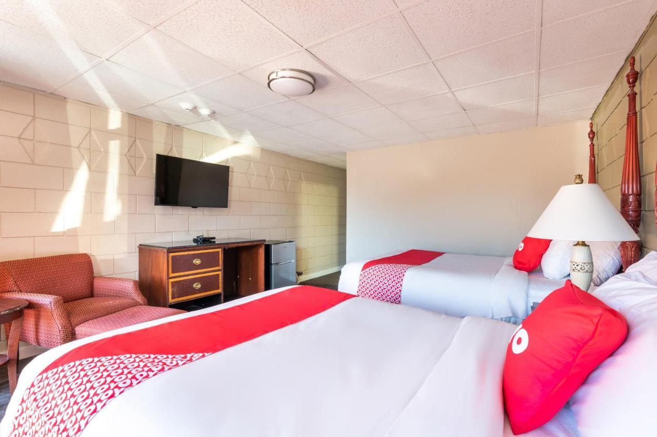 OYO Hotel Malden MA Broadway Buitenkant foto