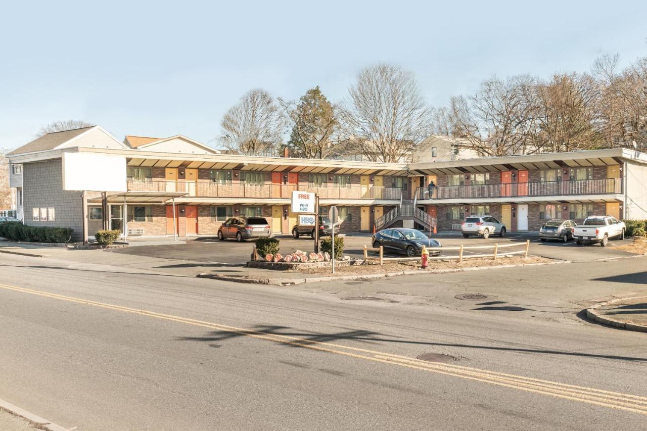 OYO Hotel Malden MA Broadway Buitenkant foto