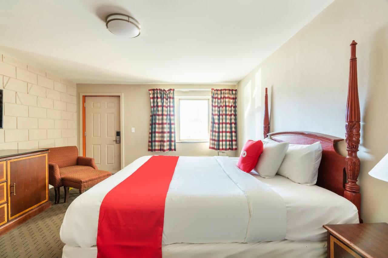 OYO Hotel Malden MA Broadway Buitenkant foto