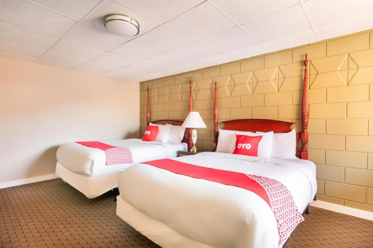 OYO Hotel Malden MA Broadway Buitenkant foto